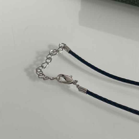 August Birthstone Necklace 💚 - Picture 3 of 4